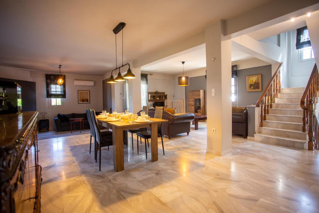 Villa τraditional Fully Detached On A Luxurious Hillock Of With Its Own Garden Also For Family & Wedding Gatherings For 10 To 25 People Only 15 Minutes From Airport Thessaloniki