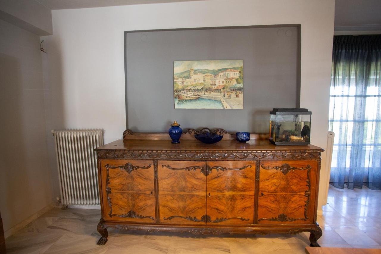 Villa τraditional Fully Detached On A Luxurious Hillock Of With Its Own Garden Also For Family & Wedding Gatherings For 10 To 25 People Only 15 Minutes From Airport Thessaloniki