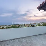 Τraditional Fully Detached Villa On A Luxurious Hillock Of Thessaloniki With Its Own Garden Also For Family & Wedding Gatherings For 10 To 25 People Only 15 Minutes From Airport