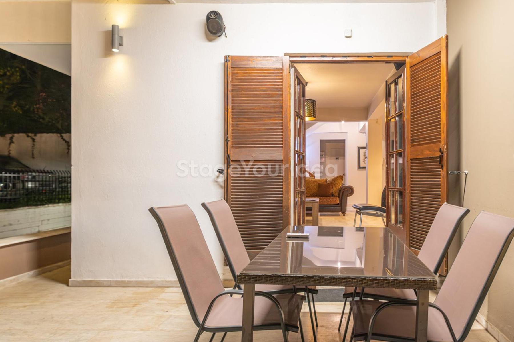 Villa τraditional Fully Detached On A Luxurious Hillock Of With Its Own Garden Also For Family & Wedding Gatherings For 10 To 25 People Only 15 Minutes From Airport Thessaloniki